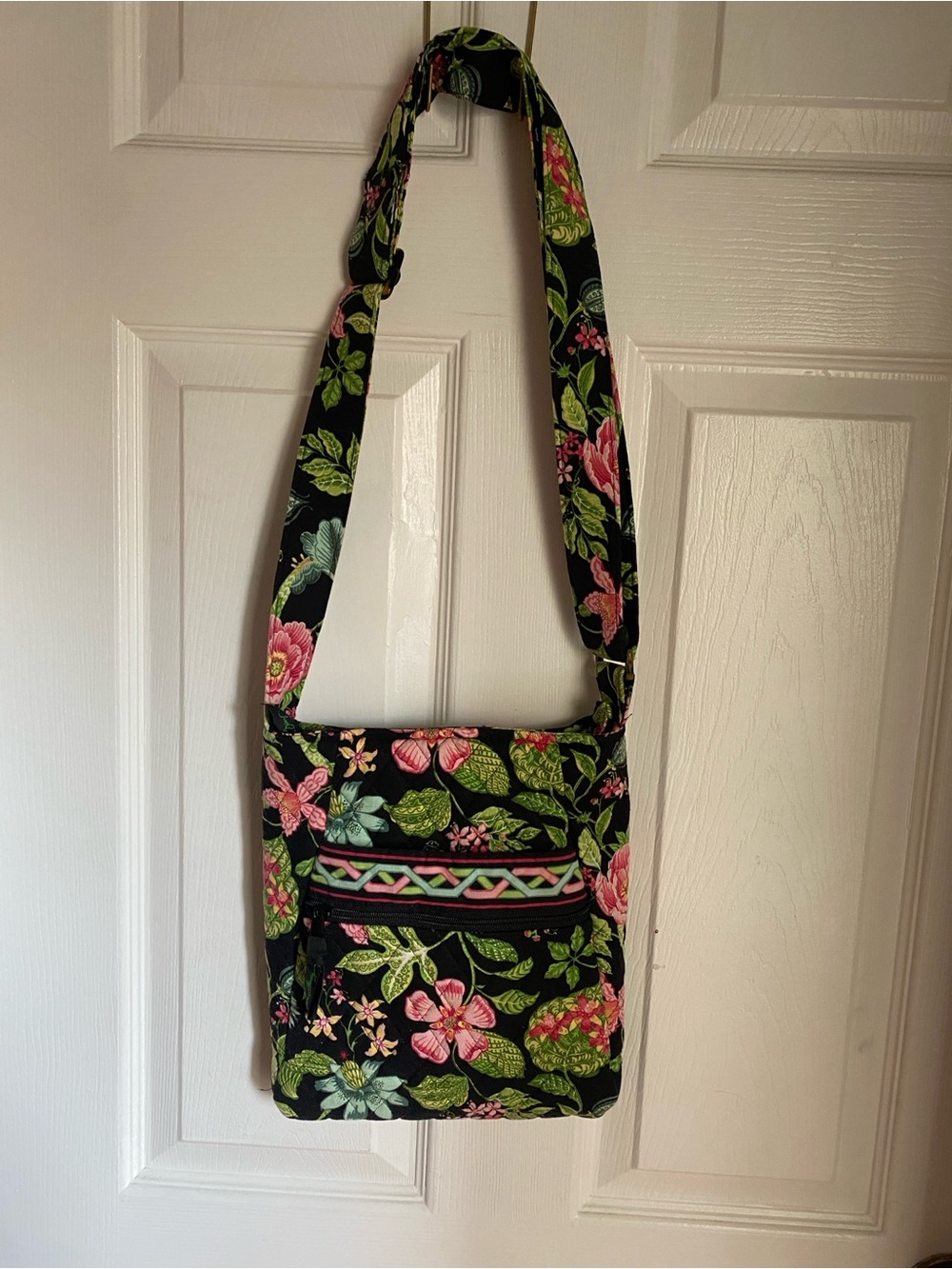 Vera Bradley Botanica Tropical Rainforest Hot Pink Green & Black Quilted Handbag